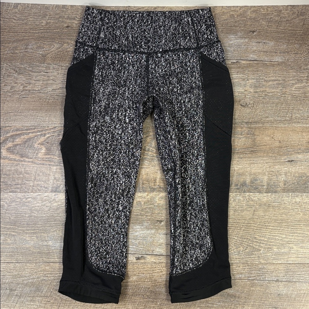 Lululemon Fit Physique Crop (19") - Picture 2 of 9